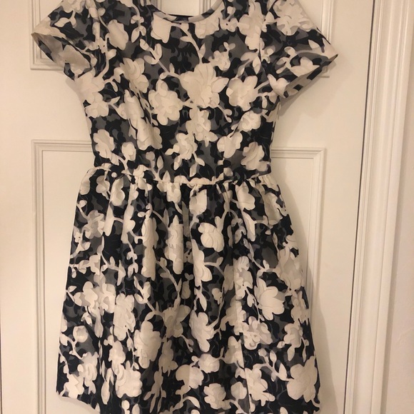 Black & White Floral Short Sleeve Dress - Picture 10 of 10